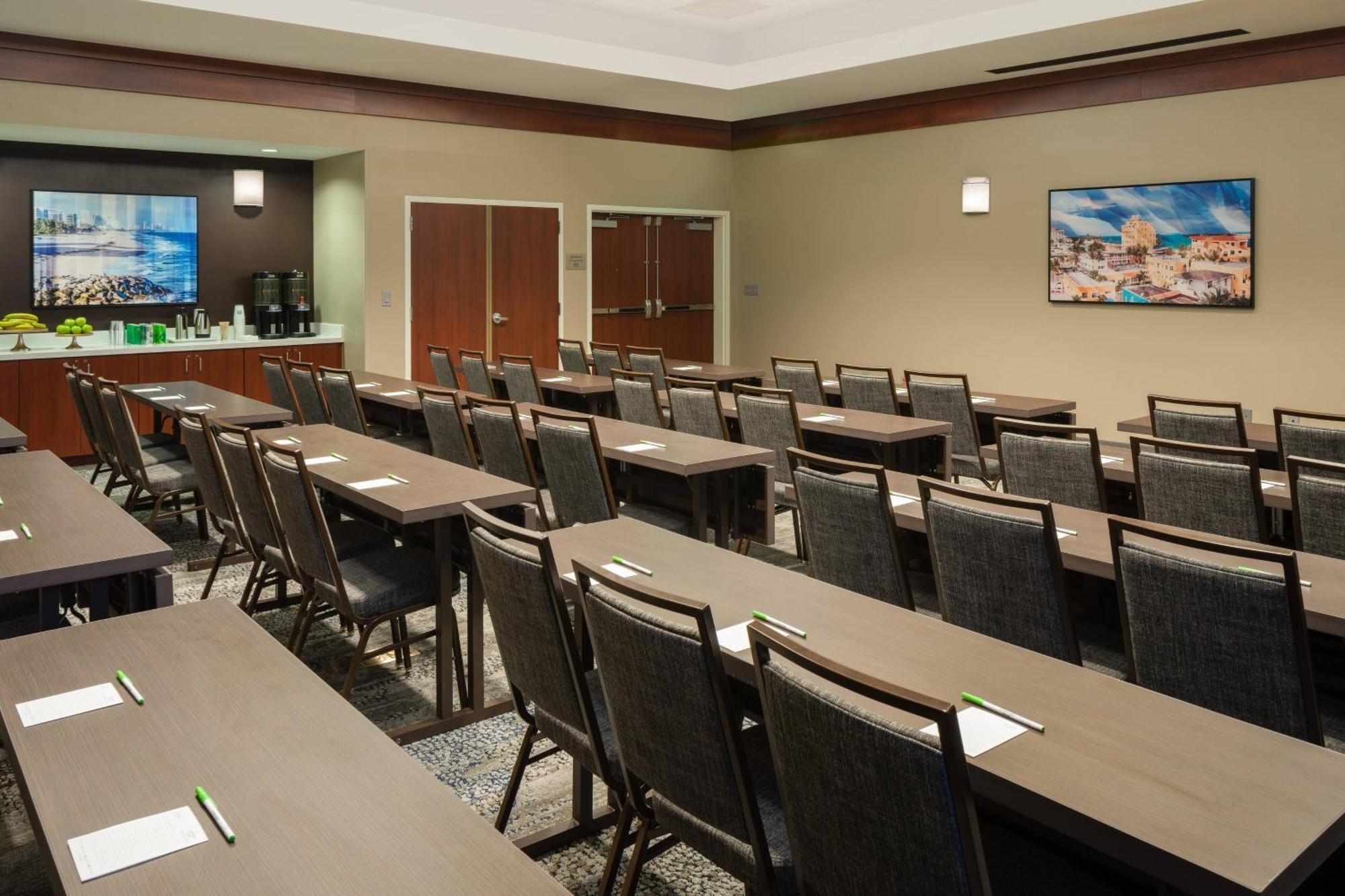 Courtyard By Marriott Fort Lauderdale Airport & Cruise Port Дания-Бич Экстерьер фото