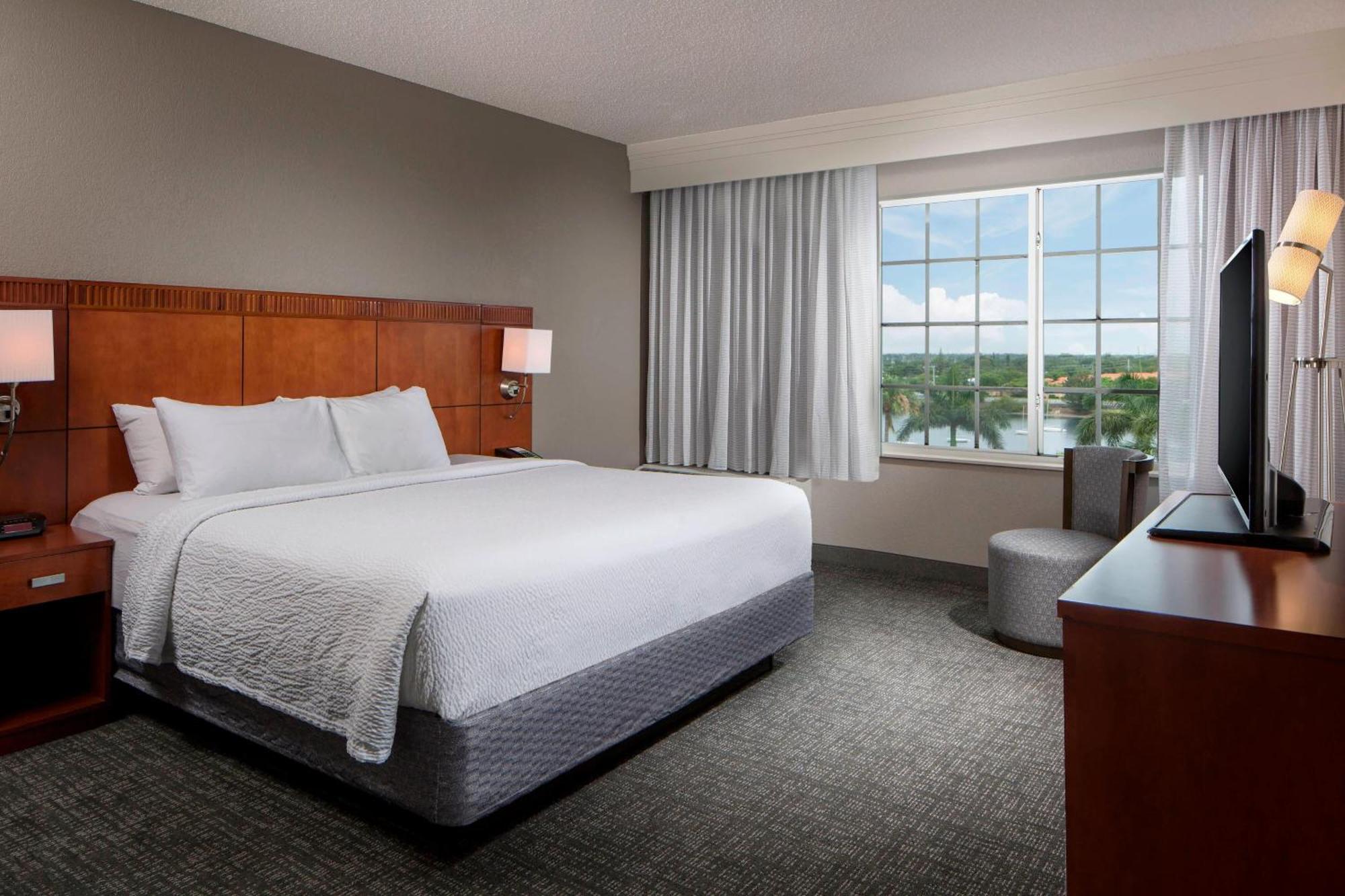 Courtyard By Marriott Fort Lauderdale Airport & Cruise Port Дания-Бич Экстерьер фото