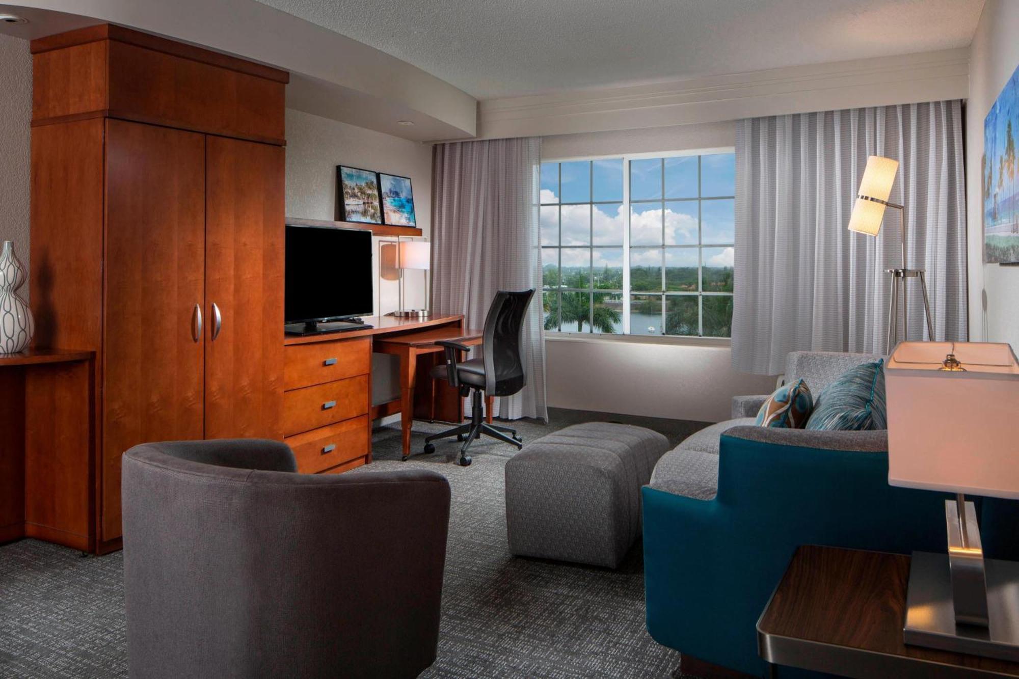 Courtyard By Marriott Fort Lauderdale Airport & Cruise Port Дания-Бич Экстерьер фото