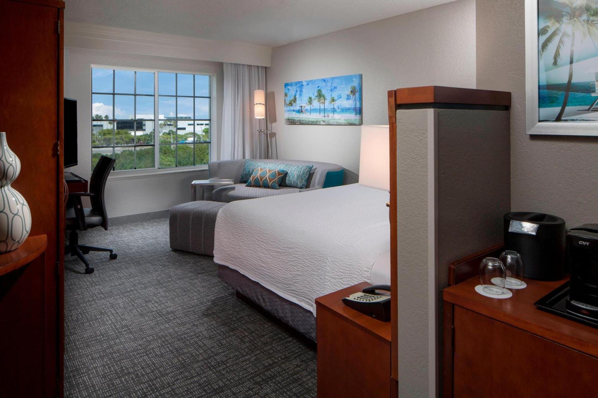 Courtyard By Marriott Fort Lauderdale Airport & Cruise Port Дания-Бич Экстерьер фото