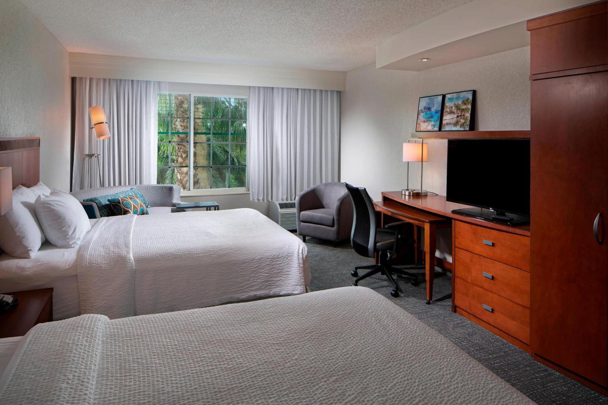 Courtyard By Marriott Fort Lauderdale Airport & Cruise Port Дания-Бич Экстерьер фото