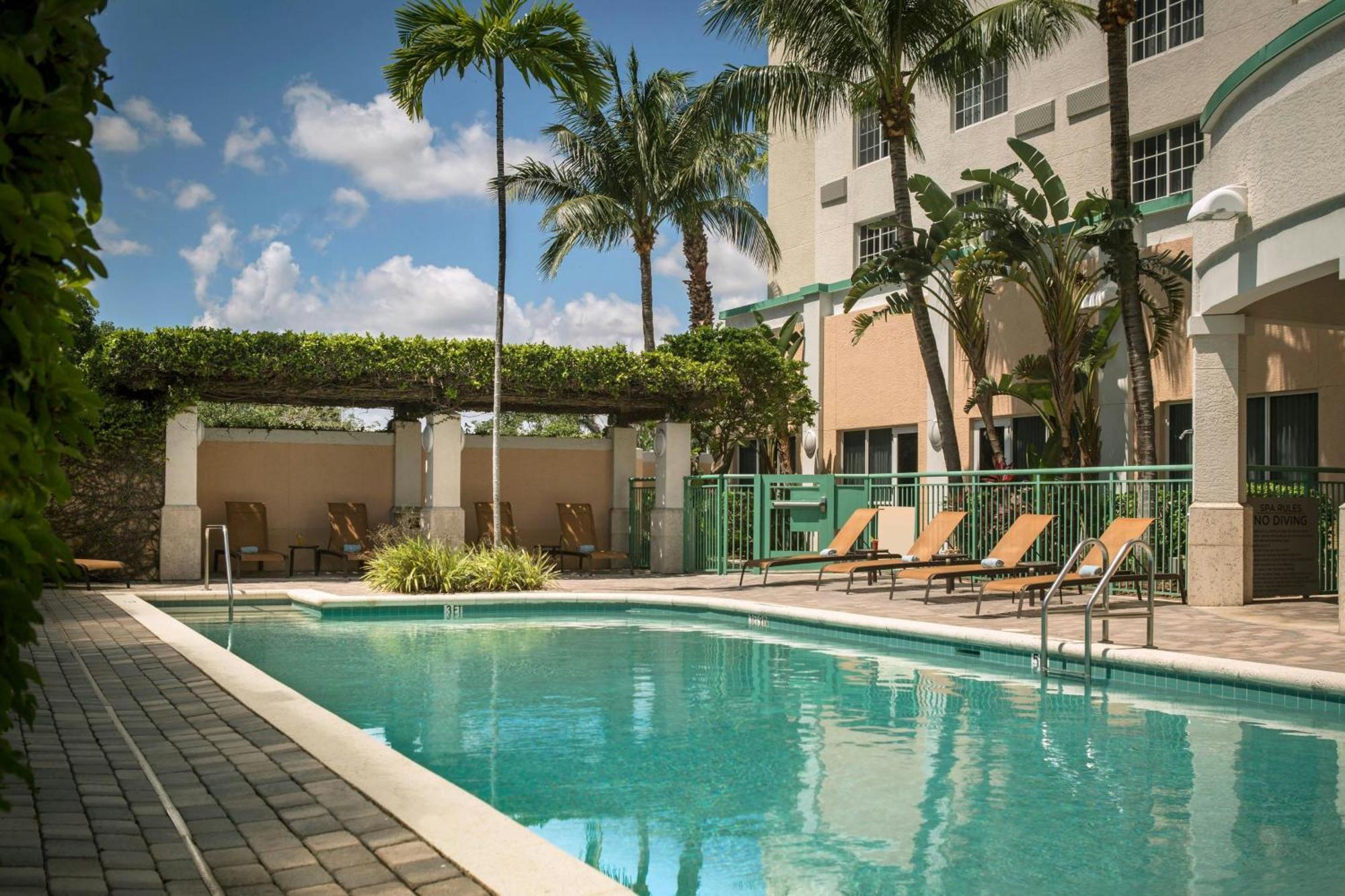 Courtyard By Marriott Fort Lauderdale Airport & Cruise Port Дания-Бич Экстерьер фото