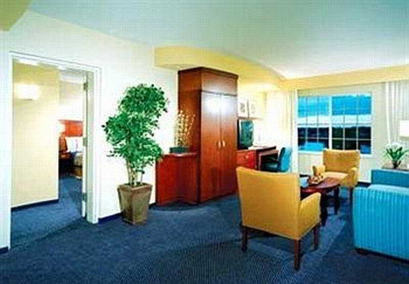 Courtyard By Marriott Fort Lauderdale Airport & Cruise Port Дания-Бич Номер фото